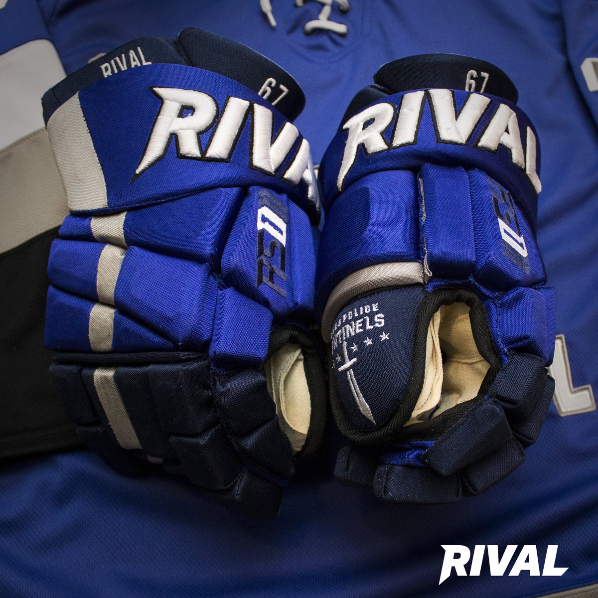 RivalHky's tweet photo. RS1 glove team orders..

NOW AVAILABLE!

#BeTheRival #TeamRival https://t.co/R4KiXWUb6j