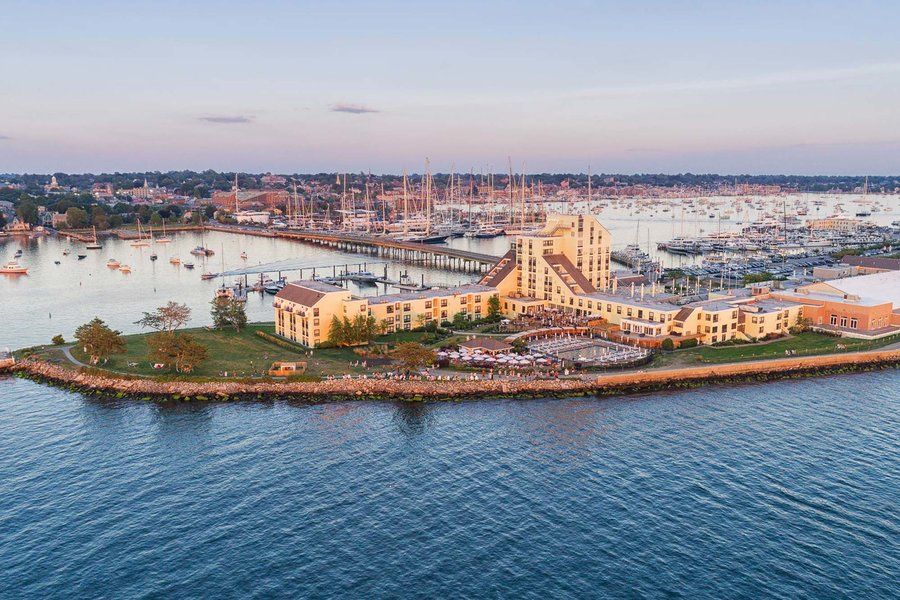 ucfoodietv's tweet photo. How about a New England Getaway.  Plan now for Newport Time in the spring or summer. https://t.co/6yHfSDIMiR #NewportRI #NewEngland #travel #food #wine #mixology #golf #UndercoverJetsetter #JohnDaly #SusanAnzalone #TravelLikeALocal #TravelLikeARockStar #shotOniPhone https://t.co/nnC54ipYUh