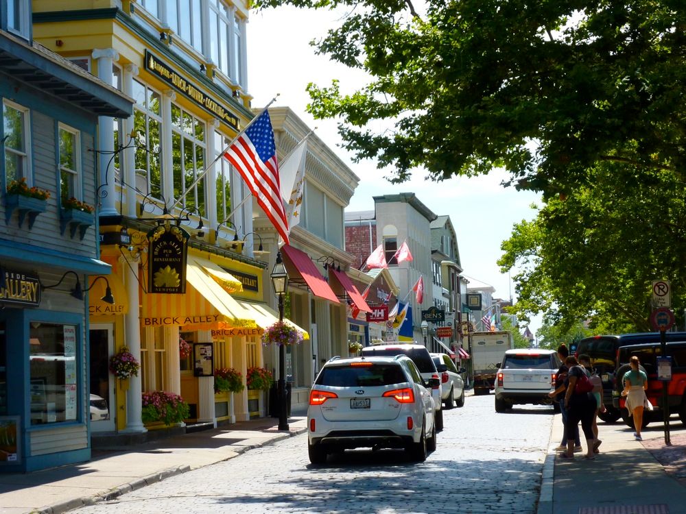 ucfoodietv's tweet photo. How about a New England Getaway.  Plan now for Newport Time in the spring or summer. https://t.co/6yHfSDIMiR #NewportRI #NewEngland #travel #food #wine #mixology #golf #UndercoverJetsetter #JohnDaly #SusanAnzalone #TravelLikeALocal #TravelLikeARockStar #shotOniPhone https://t.co/nnC54ipYUh