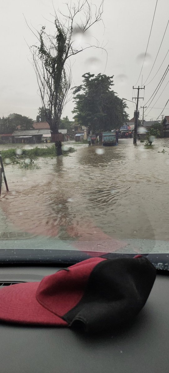 lmfriends's tweet photo. @lewatmana RT @h_yuditama https://t.co/250YAuHhv6 jalur perum metland cibitung ada genangan banjir di turunan perum depsos,50-60cm, susah nerobos,potensi mogok
Setelah Nurul Fajri jg macet parah #JKT