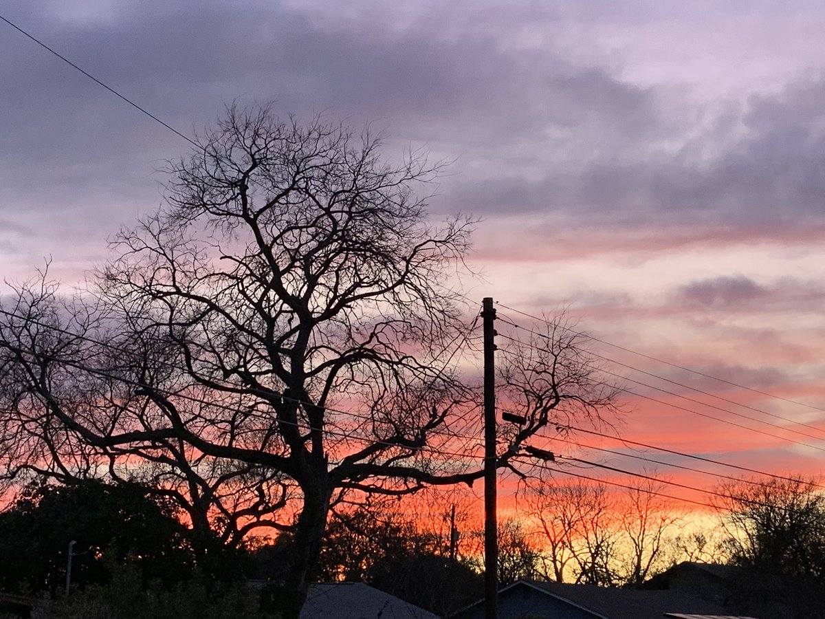 taraMaustin's tweet photo. It really never gets old. #austinsunset #nofilterneeded https://t.co/KSG1DT0cWU