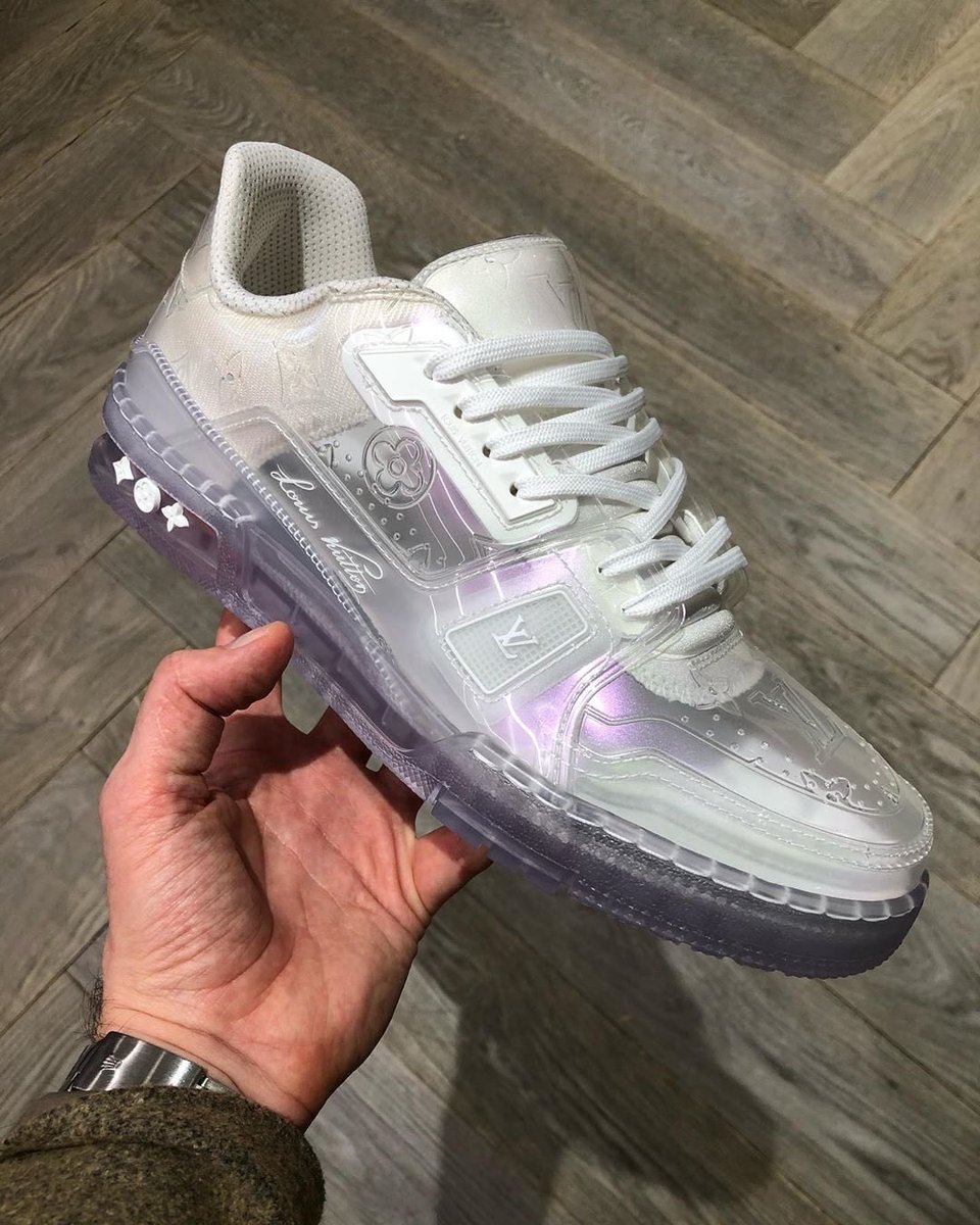 ComplexSneakers's tweet image. Would you rock @virgilabloh’s new see-thru Louis Vuittons? 🤔 📸: office2143 (IG)