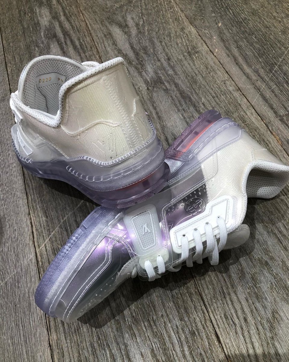 ComplexSneakers's tweet image. Would you rock @virgilabloh’s new see-thru Louis Vuittons? 🤔 📸: office2143 (IG)