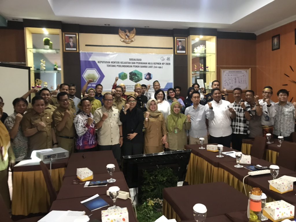 #SahabatBahari, pagi ini dilaksanakan Kegiatan SOSIALISASI KEPMEN KP 8/2020 ttg Perlindungan Penuh Bambu Laut (Isis spp.) di kantor #BPSPLmakassar <a href="/DitjenPRL/">Direktorat Jenderal Penataan Ruang Laut</a> <a href="/aryohanggono/">Aryo Hanggono</a> @DitKKHL <a href="/a_rus2006/">Andi R</a> <a href="/andry_is/">Andry Sukmoputro</a>