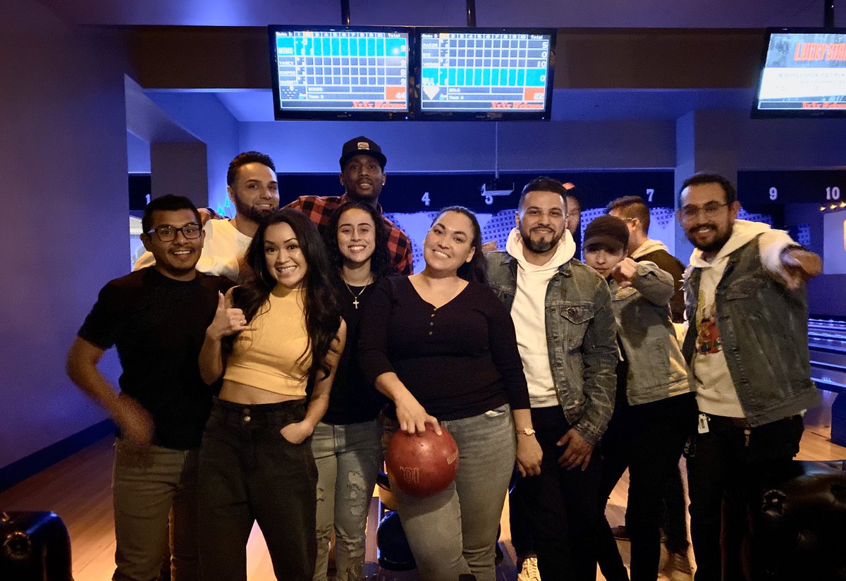 lavodnaSmiK's tweet photo. Lucky Strikes with my People 🎳 #SFSignatureSquad #SFSignatureLeadership #WeGetDown #WorkHard #PlayHarder #WorkFam https://t.co/O27TzigFAj