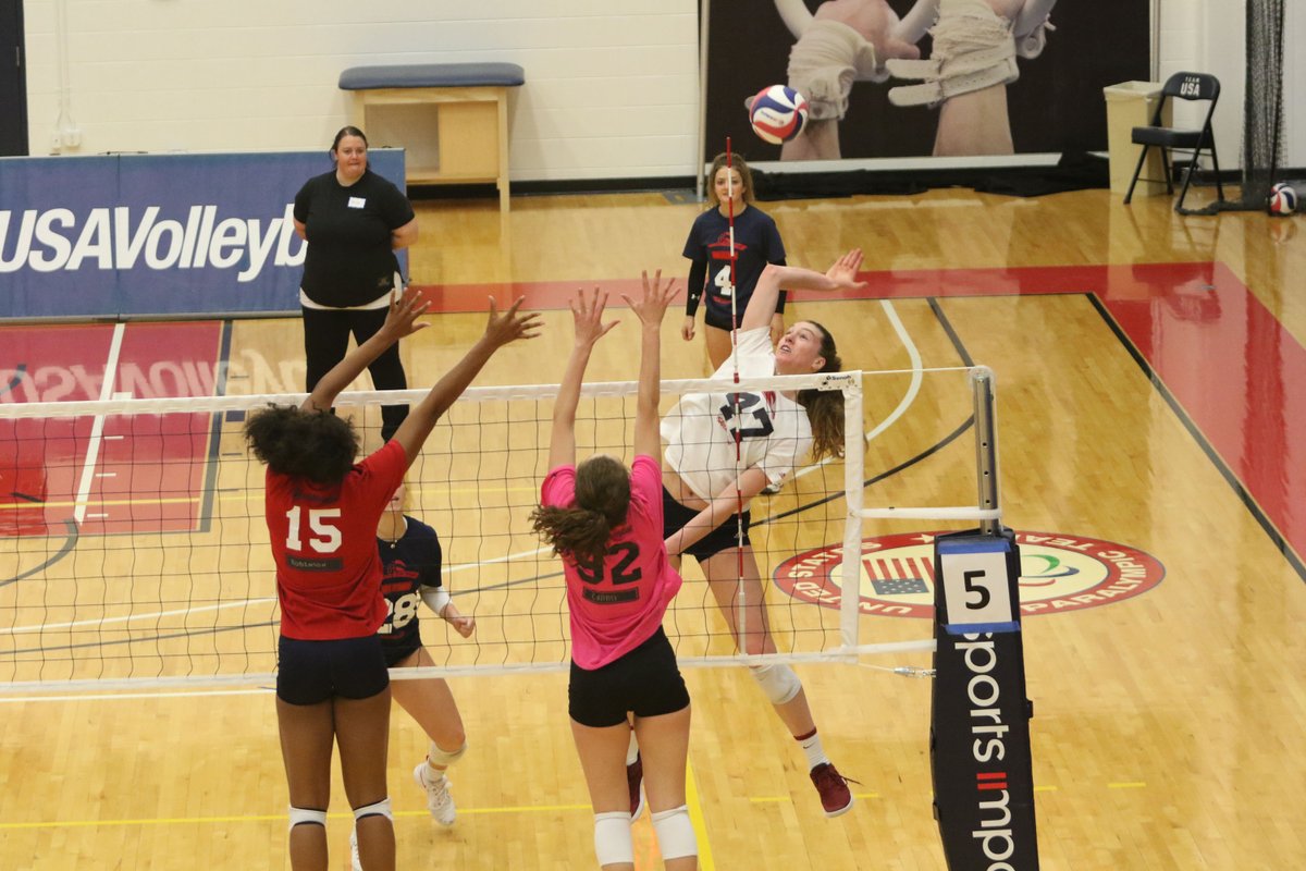 usavolleyball's tweet photo. #USAVwnt Update
✅#USAVtryout energizes Karch; developing @teamusa pipeline
✅11 Americans in Champions League Quarters
✅Foluke appears on #ProjectRunway
✅Italian League suspends competition until 3/1 affecting USA players (coronavirus)
✅More
Update▶️https://t.co/mG2sAQaCmG https://t.co/h3dw16HTEB