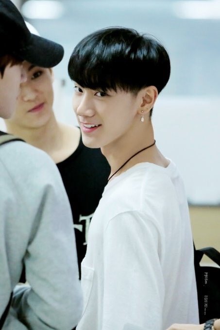 LittleCloud0227's tweet photo. #เตนล์ #TEN #TENChittaphon
#TENBDAY_D3_TENSmile https://t.co/5sAf8RABYv