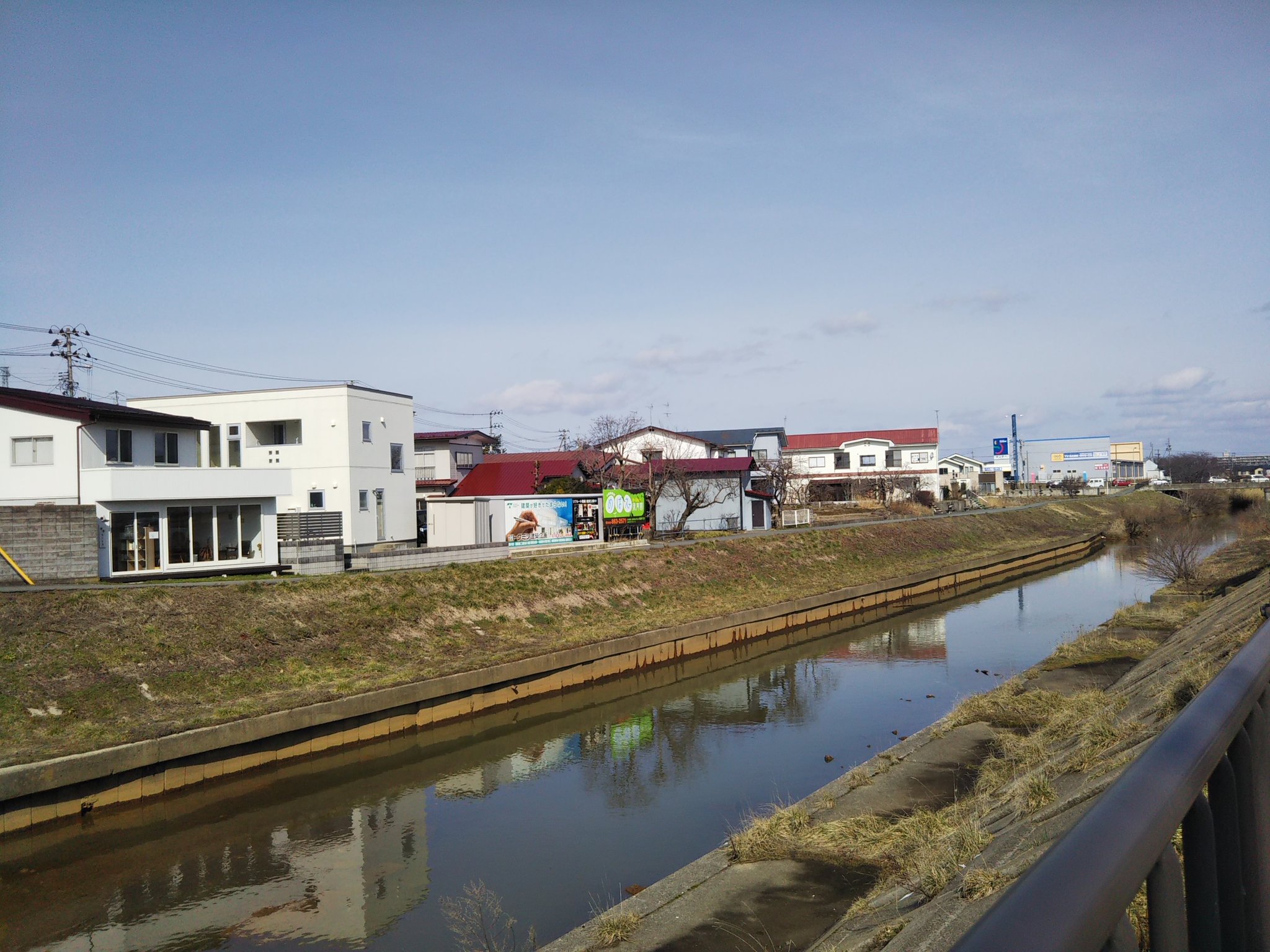 コトネ東北 秋田市 草生津川 面影橋側からパチリ 今日の秋田市は最高8 春みたいな陽気 対岸左の建物 喫茶キートスさん お散歩中に入ってみようか 気になりながらもまだ行けてない T Co 1nv33yjf8j Twitter