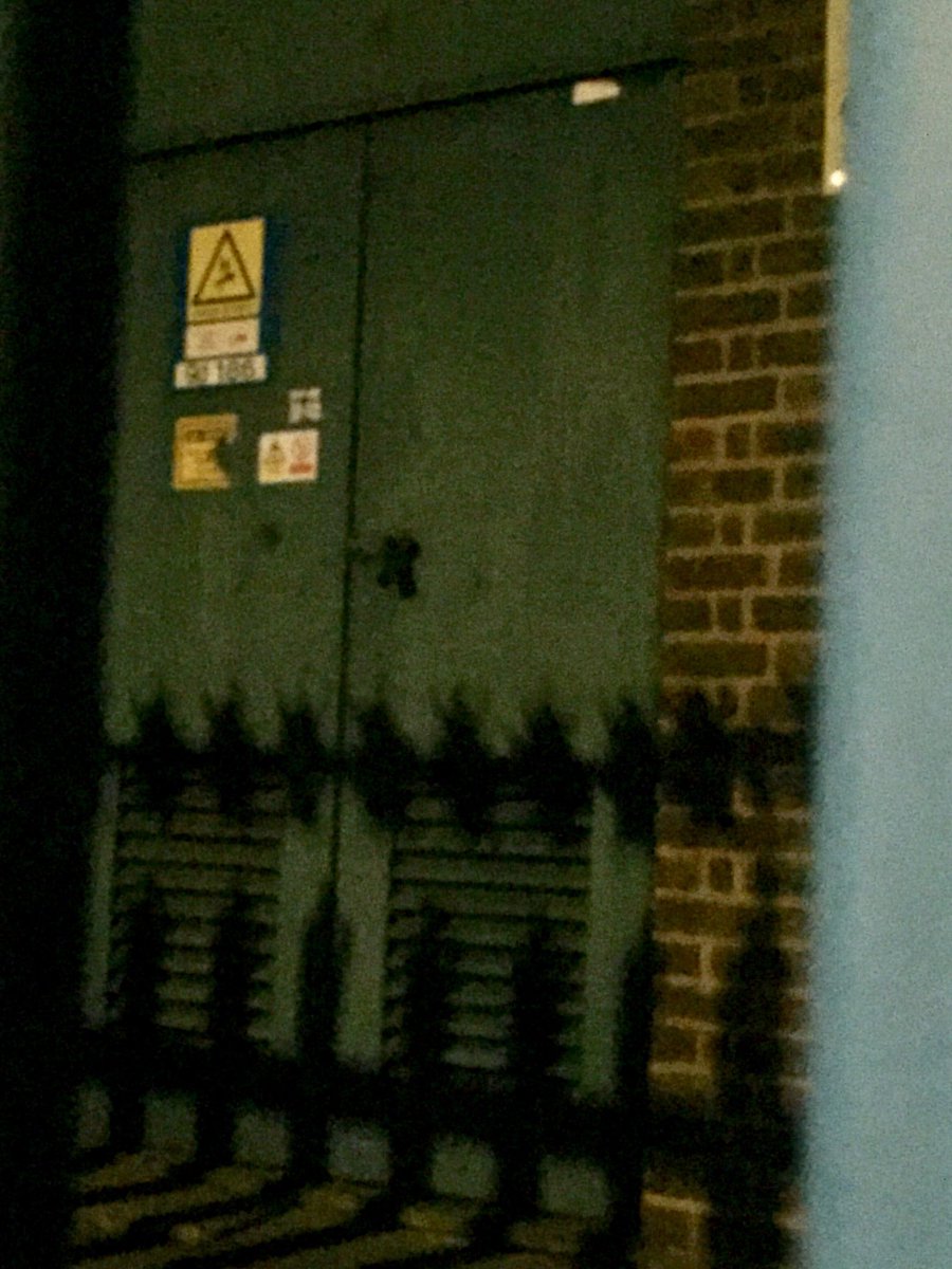 ⁦⁦<a href="/DHSgov/">Homeland Security</a>⁩ in London UK is Knights Hill electric substation without door padlock, what a FUCK UP by ⁦<a href="/UKPowerNetworks/">UK Power Networks</a>⁩ !!😡😡