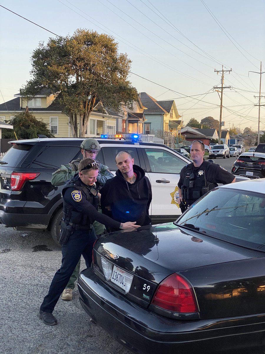 SWatsonA1's tweet image. With the assistance of the multi-agency Humboldt County SWAT team, @eurekapd Officers have a wanted suspect, Kevin Lee Haberman, in custody after a surround &amp;amp; call-out operation at an apartment on 600 block of W.Hawthorne Street, Eureka.  Haberman was wanted on felony warrants