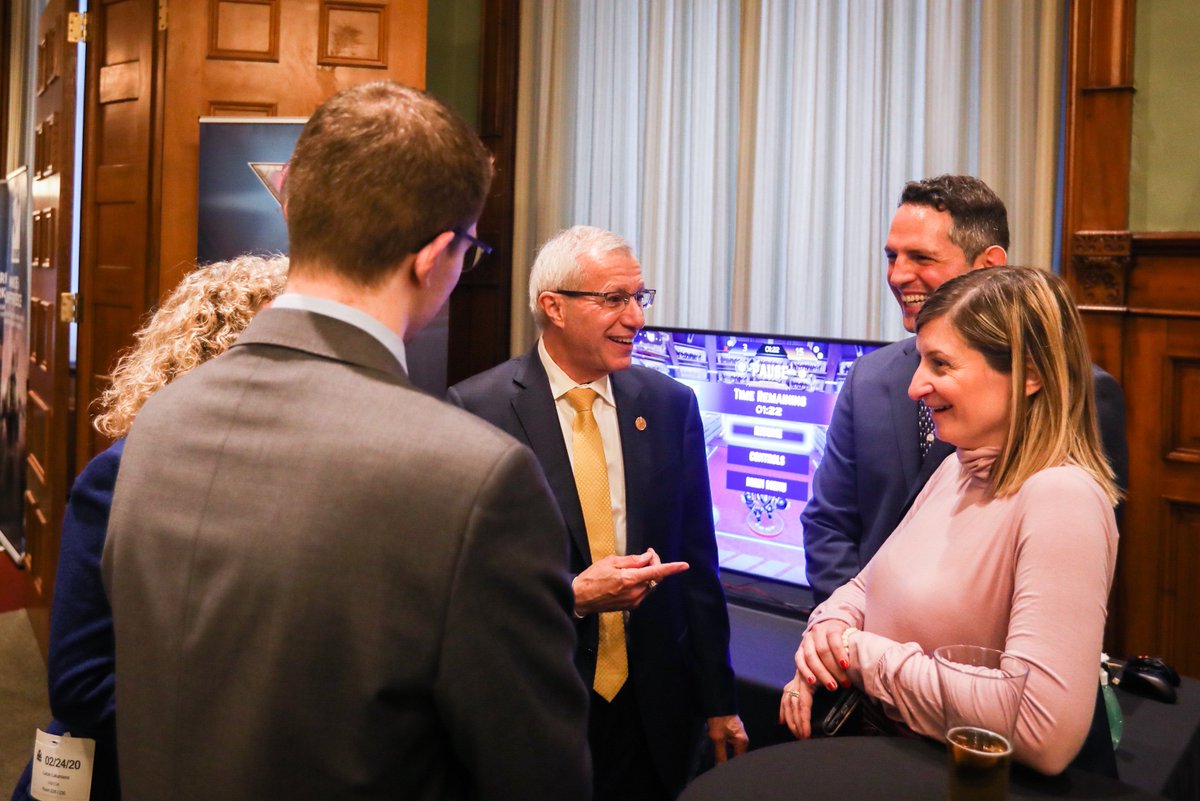 VictorFedeli's tweet photo. Happy to stop by @ionews' Interactive Ontario exhibit today. They play an important role in our province's economy. $3 billion in economic growth and over 22,000 jobs! #OpenForBusiness https://t.co/ZZlzQpE8gv