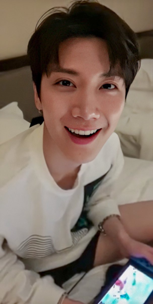 LittleCloud0227's tweet photo. #เตนล์ #TEN #TENChittaphon
#TENBDAY_D3_TENSmile https://t.co/VAMEI0aRM7