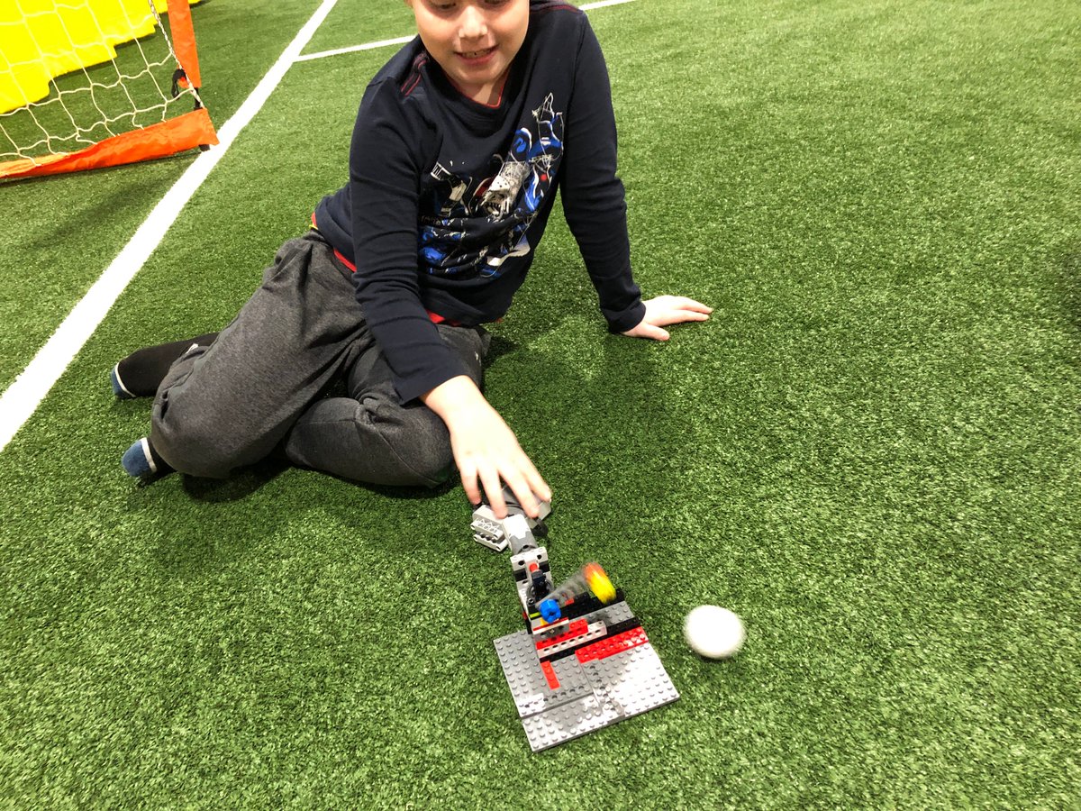 Jakes_House's tweet image. Happy faces from our Bricks 4 Kidz workshop in Kingston, Ontario with @BGCKingston This workshop focuses on lego robotics, educational programs and social skill building activities, to provide participants with a fun and stimulating experience.  #AutismPrograms #Autism