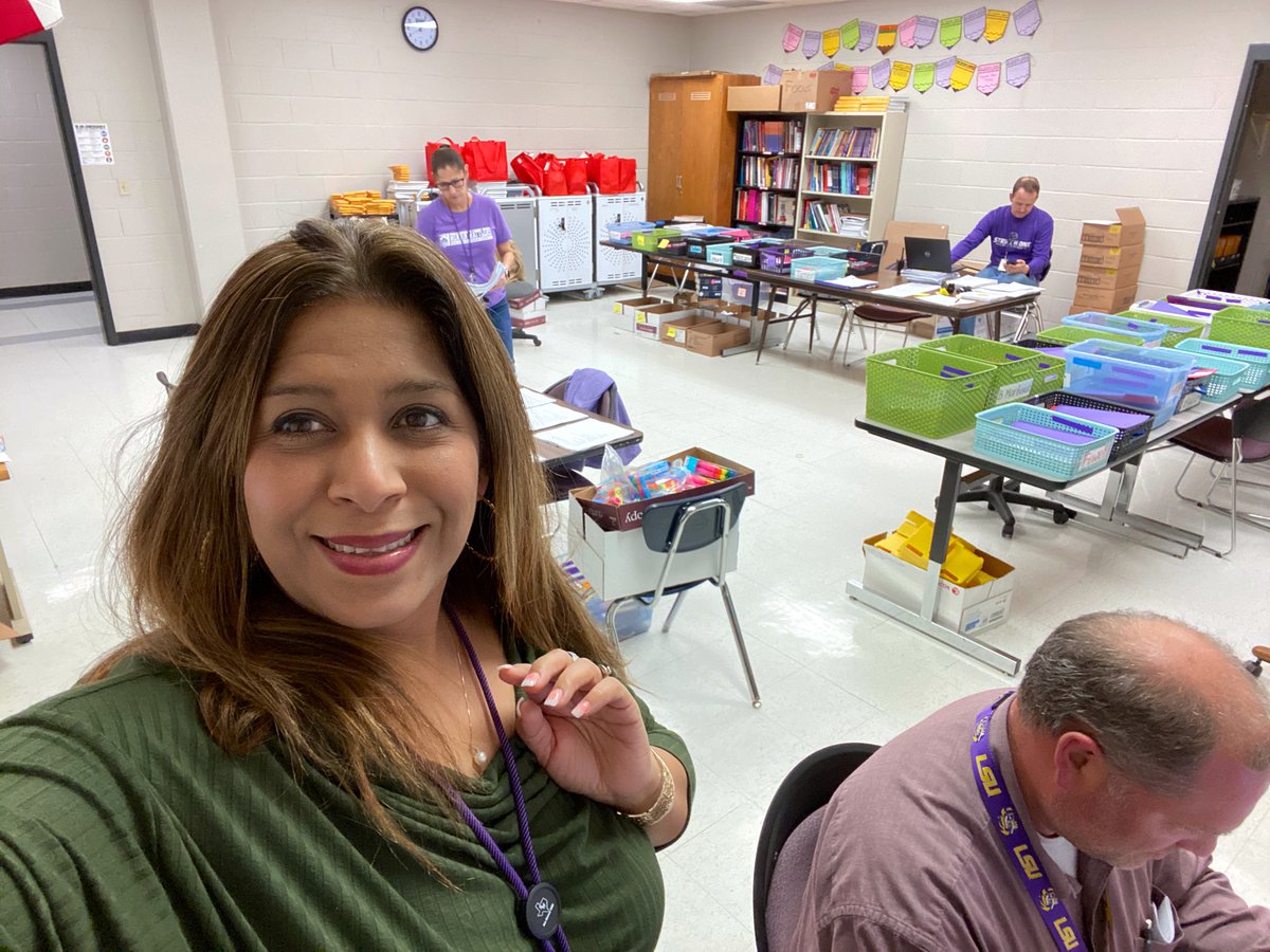 educategalore's tweet photo. My leadership team @GoodnightSMCISD is all in all the time! This is us way past the school day into the evening taking care of business because we love our teachers, scholars, and entire learning community! #weareoneteam #servantleadership #JoyfulLeaders #principalsinactions https://t.co/XVcIiibBGo