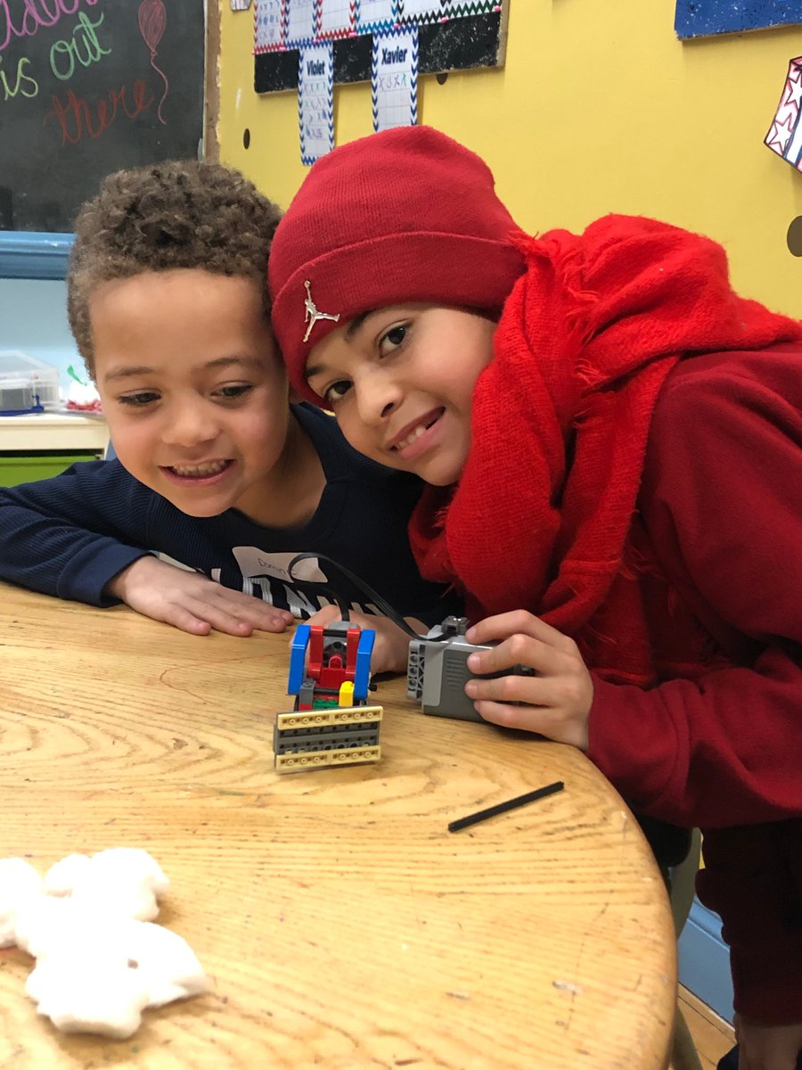 Jakes_House's tweet image. Happy faces from our Bricks 4 Kidz workshop in Kingston, Ontario with @BGCKingston This workshop focuses on lego robotics, educational programs and social skill building activities, to provide participants with a fun and stimulating experience.  #AutismPrograms #Autism