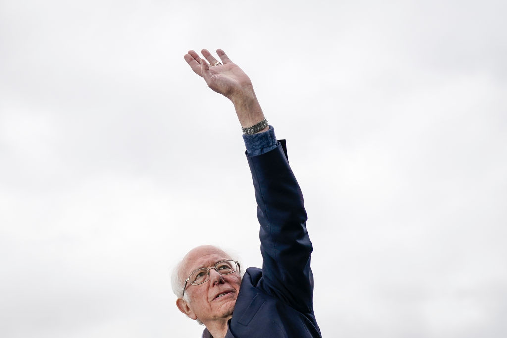 EARTH3R's tweet photo. The Washington Post wouldn't run this, but we sure as hell did: Climate scientists are down with Bernie's climate plan https://t.co/JtkO3OBpOh https://t.co/ppzAOou9Kx