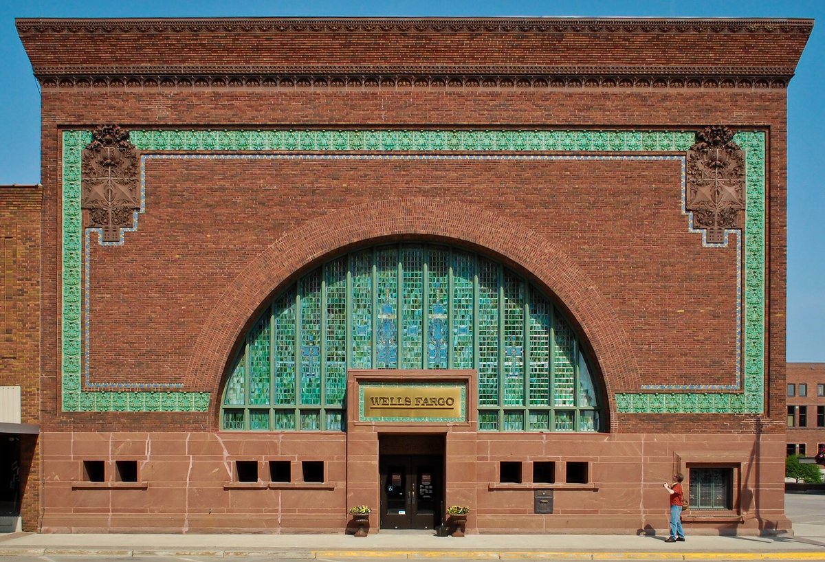 paisajeante's tweet photo. Detalle del edificio National Farmers' Bank of Owatonna, Minnesota, del año 1908, diseñado por Louis Sullivan y George Grant Elmslie.
Con detalles de firuletes típicos de Sullivan. https://t.co/ZpZ5OaXS3W
