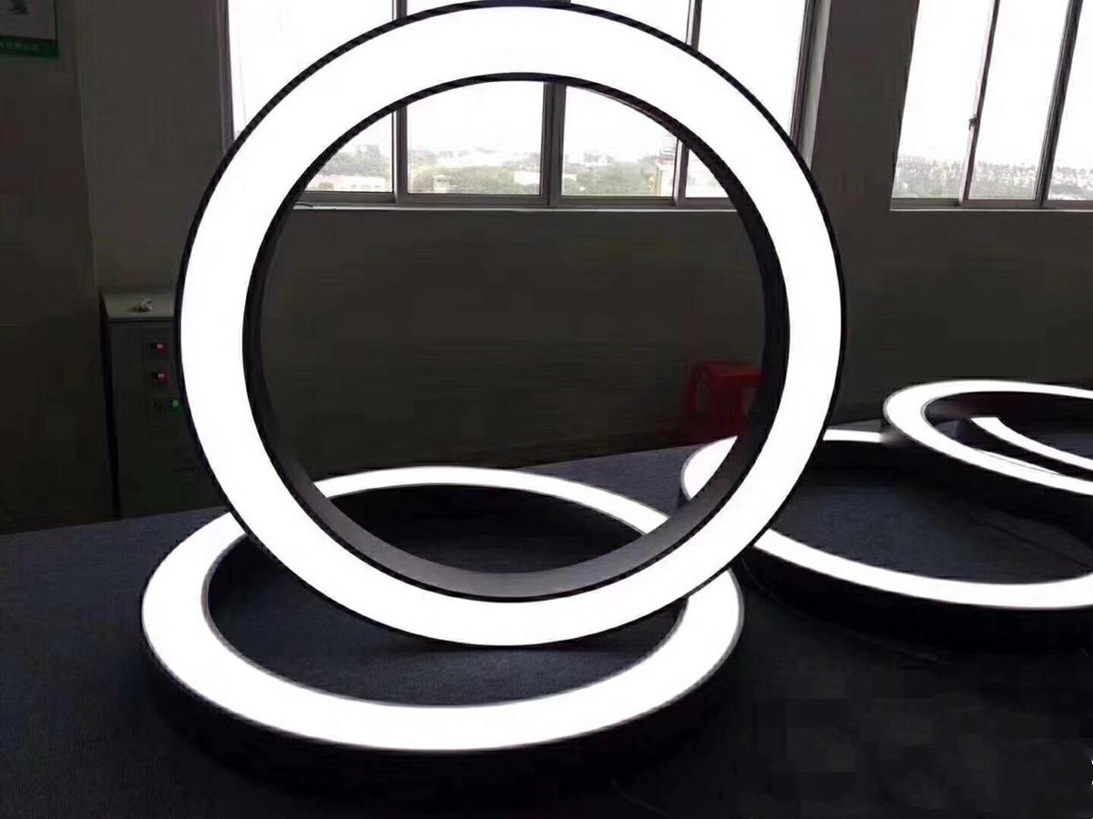 Lanssie2's tweet photo. Love the detail of this! Shadow less LED ring lighting.
Color, lighting effect can be discussed.
Good for use in hotel, reception room, shop, etc.
Suspended mounted, surface mounted.
#architecturallighting #architecturallightingmanufacturers #leddecorativelighting #ledringlight https://t.co/G4808dtyG7
