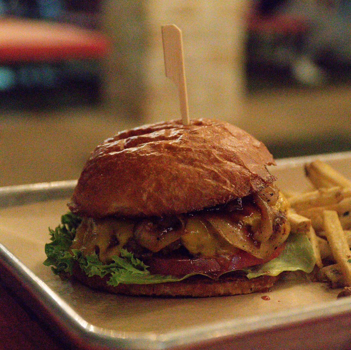 SALocoLocal's tweet photo. Burgers for dinner!
๐๐๐ 3 burgers down for #SATXBurgerWeek
The juicy โGoodnight / Good Causeโ burger from @hopdoddy.
One of the juiciest burgers weโve tried so far!
#SALocoEats https://t.co/NO8yhPEeKc