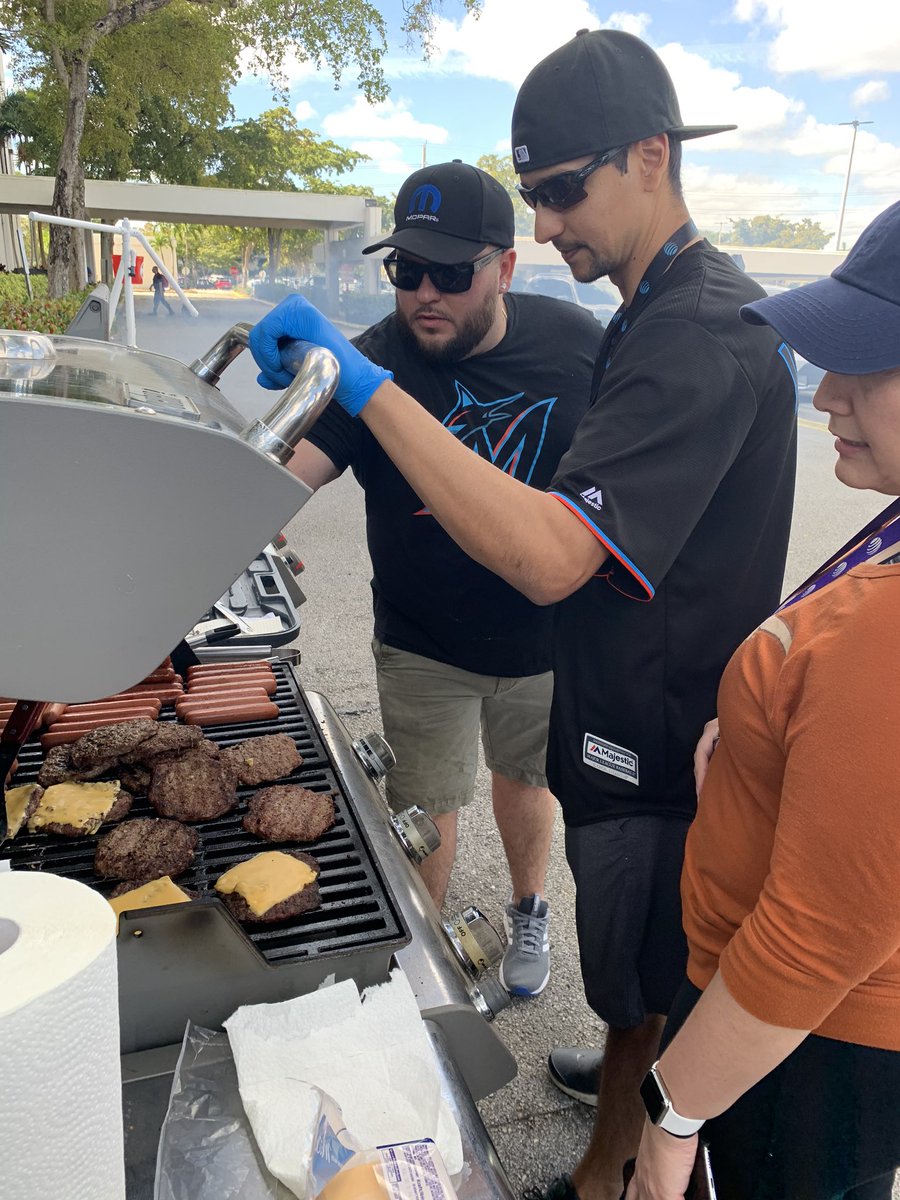 JackieMorenoMSS's tweet image. Miami sure loves to celebrate and It was a great day for a cook out!!!  #MiamiMss #Wireless #CloseRate Thank you @carawfields can't wait for your next challenge! @TheIvanLacayo @DannyL_MiamiMSS @GonzalezOralia7 @AlainMss @axelkent @JulioFumero3
