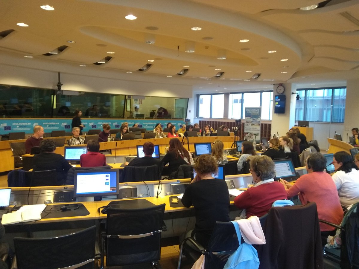 .@AKTEAwif capacity-building for #women on #EU #fisheries policy: getting started at the @EU_EESC with @BrianLIFE_EU on #Trade and #social issues