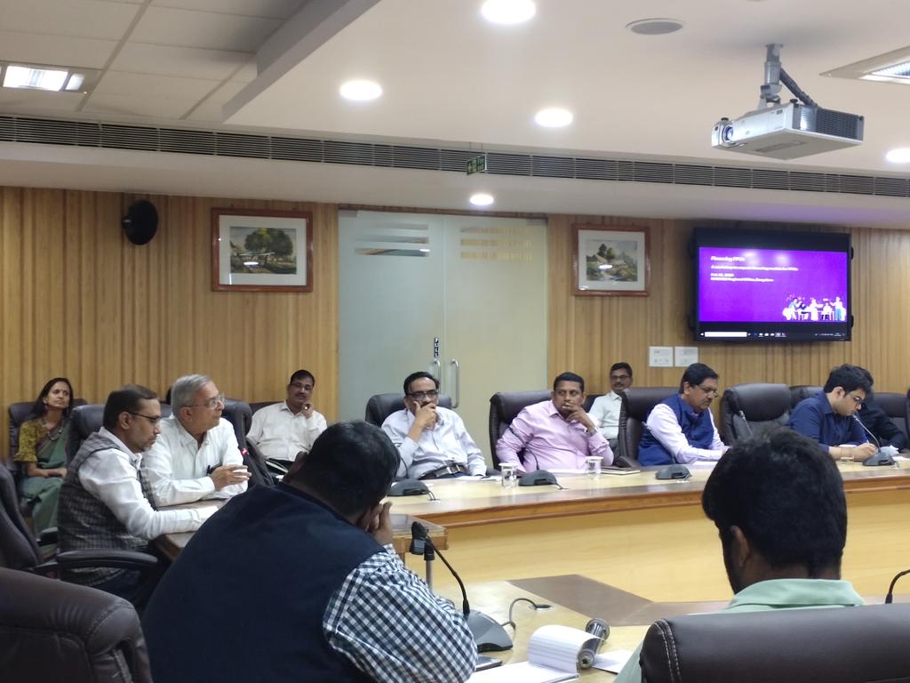 Vicky6491's tweet photo. Shri.Vivekanand Salimath from IDF 
shared the issues and challenges faced by FPOs in availing credit.
#OwnTheConversation
#ShapeTheFuture 
#InnovativeFinance https://t.co/vU4TEn3BKW