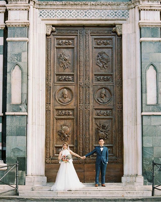 The prettiest of wedding scenes in Florence, shot by the lovely @terryliphotographylondon
.
.
.
#weddingphotographer #weddingphotography #filmphotography #wedding #weddingday #weddinginspiration #weddingideas #weddingplanning #weddingdetails #realwedding… ift.tt/38WSUEX