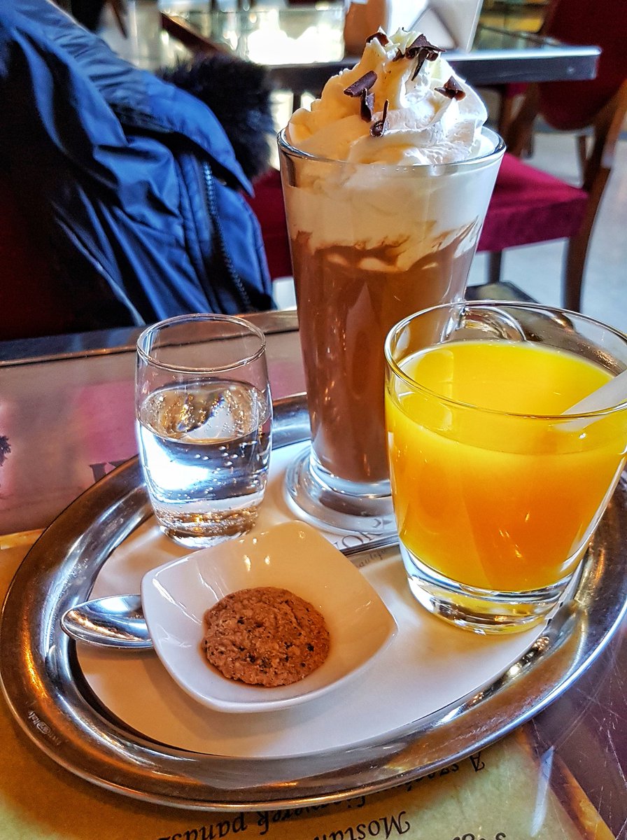 Janonautas's tweet photo. Hemos hemos desayunado en el New York Café de #Budapest. Uno de los locales más emblemáticos de la ciudad.
#budapestcard #budapestinfo #visitbudapest #newyorkpalacebudapest https://t.co/reRq6vPF9n