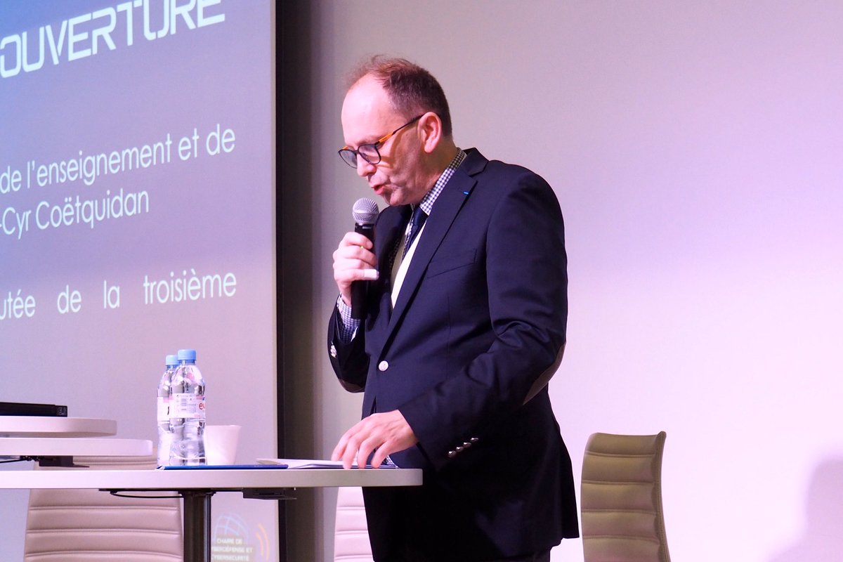 Ouverture du colloque sur la gestion du risque numérique dans les collectivités territoriales par Ronan Doaré, directeur général de l’enseignement et de la recherche des Écoles de <a href="/SaintCyrCoet/">Académie militaire de Saint-Cyr Coëtquidan</a>