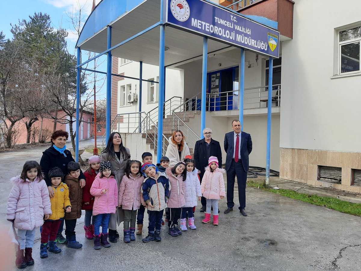 Betl99749888's tweet photo. Yaparak yaşayarak ögreniyoruz kapsaminda Tunceli meteoroloji müdürlügünü ziyaret ettik hava birimini gösteren aletlerimizi inceledik çok güzel karşılandık bütün çalışanlarına çok teşekkür ederiz @Hasrettkcn @nilcicek @TYorulmazlar @IErzem https://t.co/JgCY4V3VwA