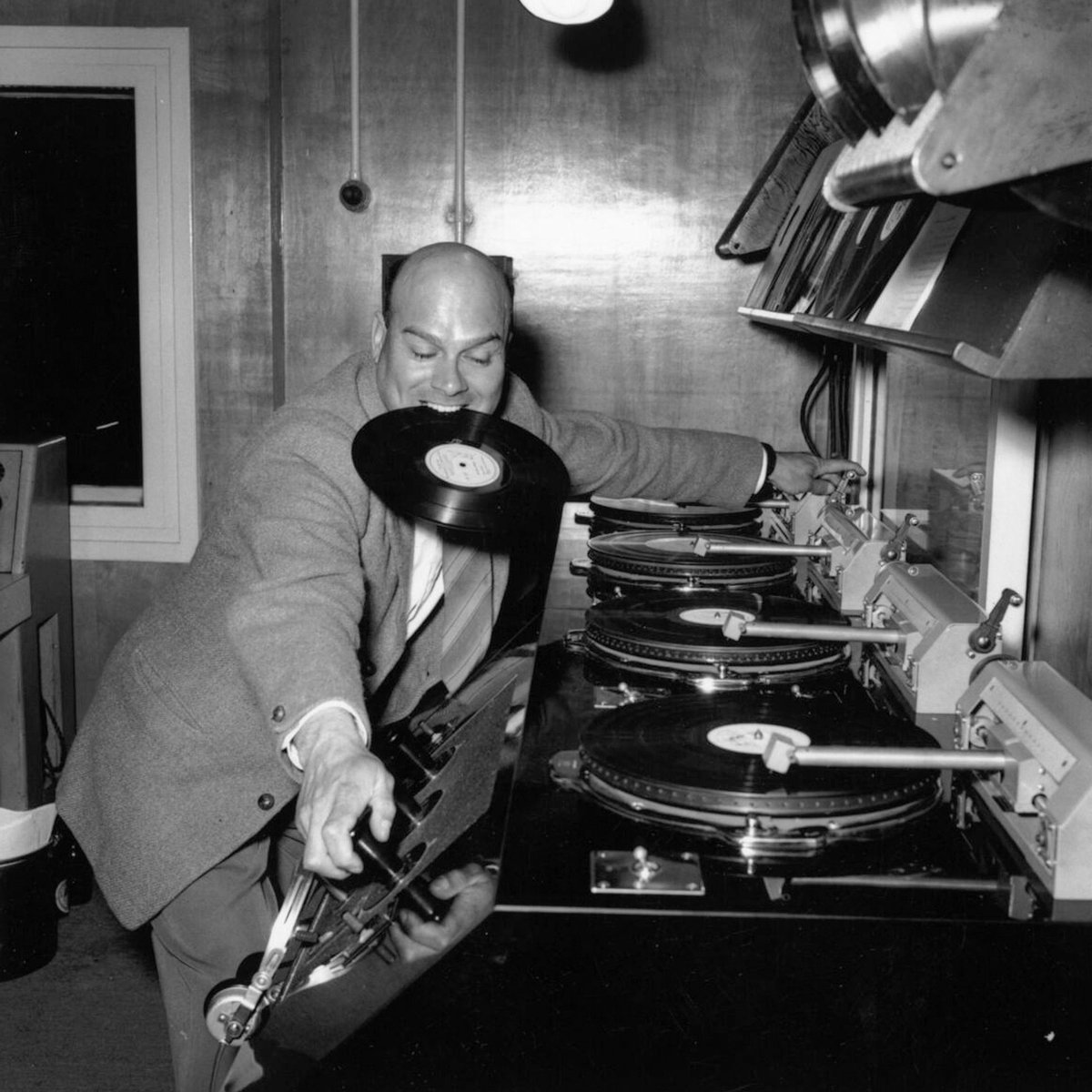 monsieurvinyl's tweet photo. Passez un bon Mardi ! ... avec vos vinyles, évidemment ! #bbcman #vinyle #33tours https://t.co/ymgMUEni3N
