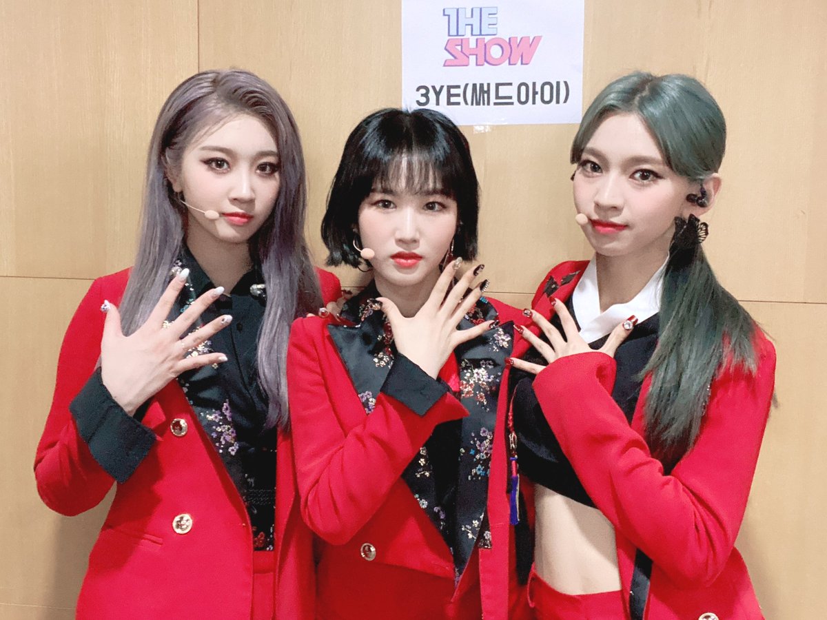 3ye_official's tweet photo. 오늘의 순서는 다섯번째!😆 잠시 후 6시 더쇼에서 써드아이와 만나요❣️
#3YE #써드아이 #QUEEN #TheShow #더쇼 https://t.co/IYdPaO8mj1