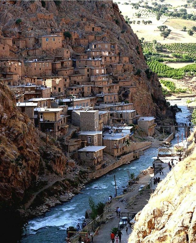 CafeGardesh's tweet photo. .
کردستان_کامیاران
روستای پالنگان
.
.

پالنگان یکی از روستاهای زیبای دهستان ژاورود از توابع شهرستان کامیاران در استان کردستان است و در 47 کیلومتری شمال‌ غرب این شهرقرار دارد.
این روستا در دامنه کوه و در 2 طرف دره قرار گرفته و خانه‌های آن با سنگ و عموما ب… https://t.co/bkHFCBZFCW https://t.co/e12S8n8qXD