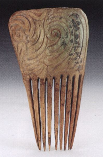red_shon's tweet photo. Two wooden combs from the graves of #Tarim mummies of early #Slavs (#mards, #seres), discovered in Eastern Turkestan. Pics from the Wong #Binghua: The ancient corpses of #Xinjiang. The peoples of ancient Xinjiang and their #culture. #Urumqi. 1998. 
#Buddhism #Pagan #Kalachakra https://t.co/cbmET3DMf7