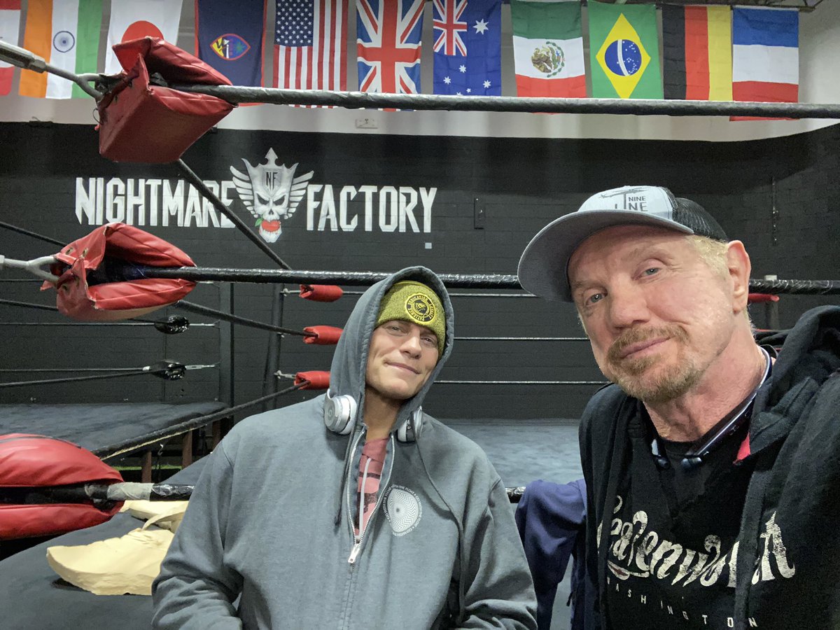 CodyRhodes's tweet photo. Last night training at home before we hit the road! #DoTheWork #aew 💪 https://t.co/ByhO0Rn3Yj