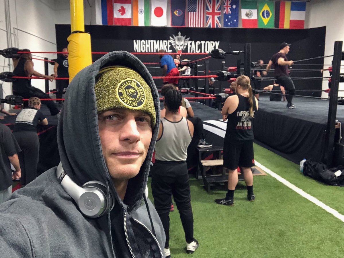 CodyRhodes's tweet photo. Last night training at home before we hit the road! #DoTheWork #aew 💪 https://t.co/ByhO0Rn3Yj