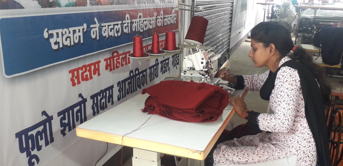 AspirationGodda's tweet photo. हर्ष होती हैं देखकर की सुंदरपहाड़ी क्षेत्र की 100 से अधिक महिलाओं द्वारा निर्माण की जा रही स्कूली बच्चों के लिये स्वेटर
#dcgodda https://t.co/jyhZNTvH64