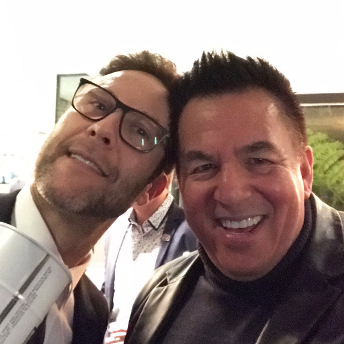 dderks's tweet photo. Hanging with @michaelrosenbum. Always a pleasure to see him around town and discuss the good things he's doing. If you’re a listener of podcasts be sure to check his out: https://t.co/1V5FUG0pZn #awardsfocus #sunday #friends #concert #losangeles #westhollywood #goodtimes https://t.co/kUiEapaUH2