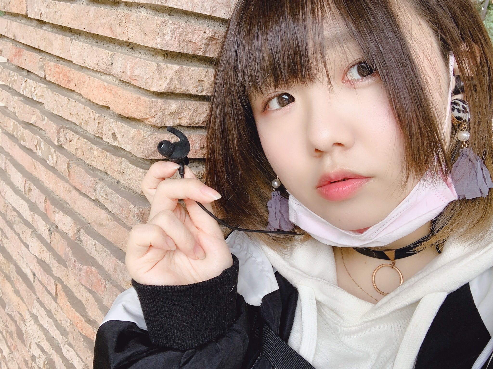 内山茉莉 うちやままり ままり 昨日友達からbluetoothイヤホンもらって今日初めて使ってみたけど便利だねぶるーとぅーす