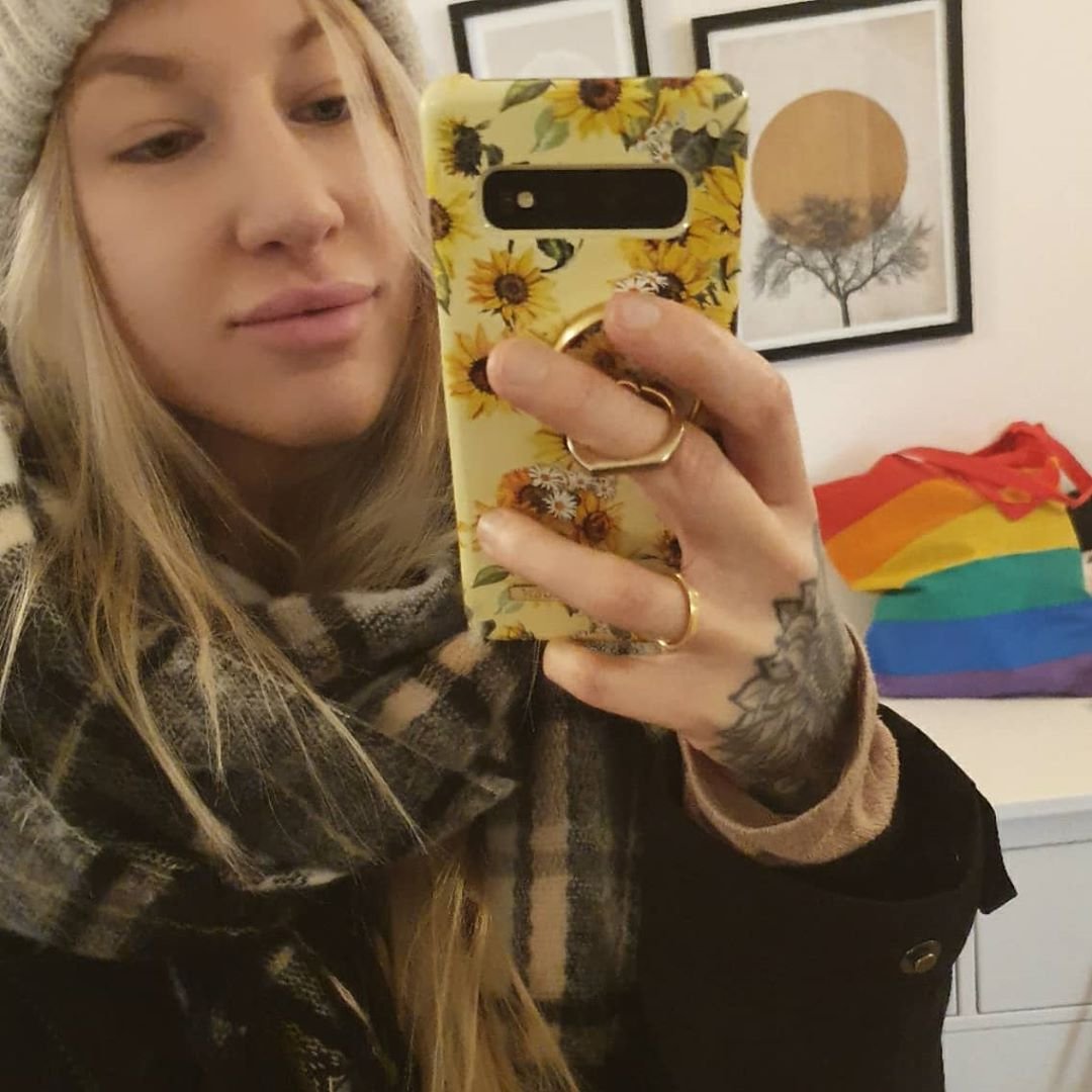 Livingcases's tweet image. "Our friends fall, we laugh. Our phones fall, we panic." 😂 Sadly true... 📴