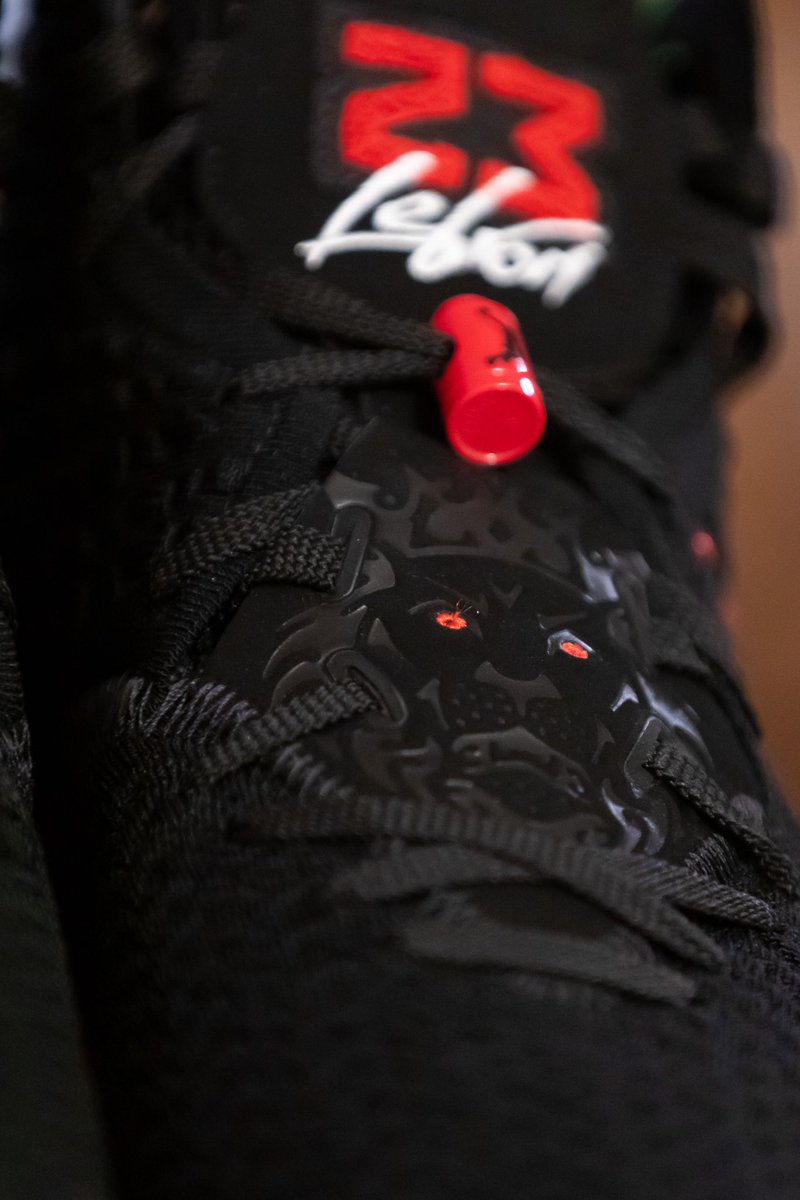 ctzapas's tweet photo. LeBron 17 versión Jordan 6 infrared!? 🔥🔥🔥 #Nike #Jordan #LeBron #AJ6 #LeBron17 #nicekicks #kicksonfire #kicksoftheday #ctzkicks https://t.co/bo6QIoU4KB