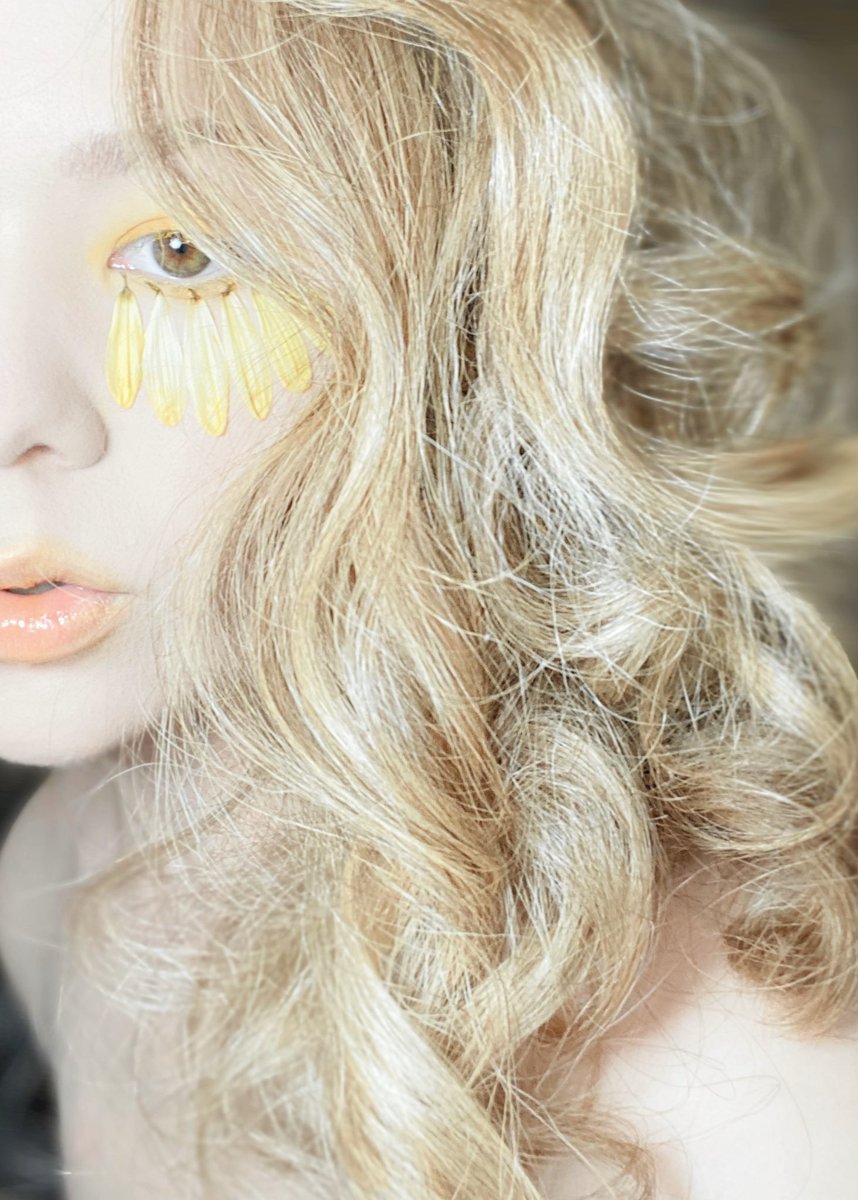 JenTheAlchemist's tweet photo. 🌼Yellow Flower Petal Avant Garde Look🌼 

... using @ABHcosmetics Artist Palette https://t.co/nSpFee58JV