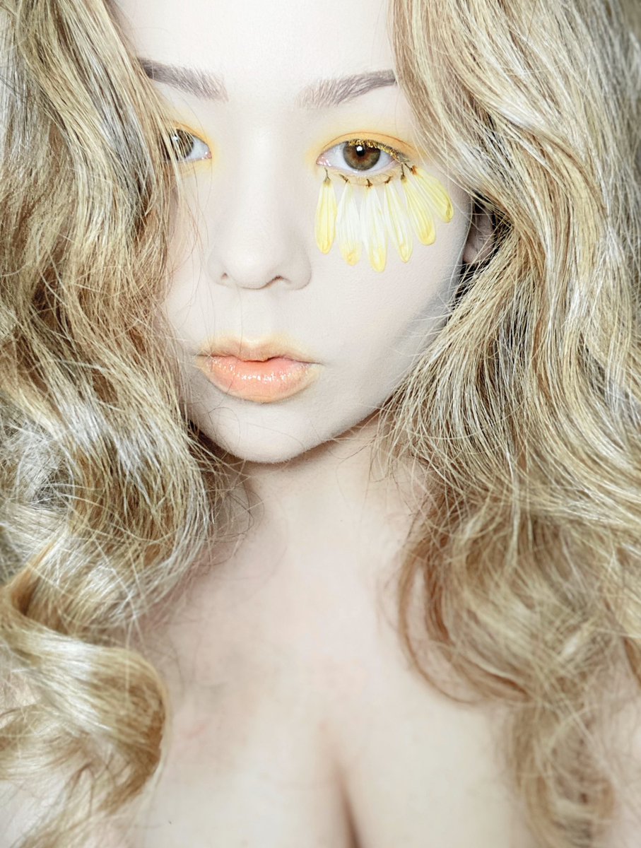 JenTheAlchemist's tweet photo. 🌼Yellow Flower Petal Avant Garde Look🌼 

... using @ABHcosmetics Artist Palette https://t.co/nSpFee58JV