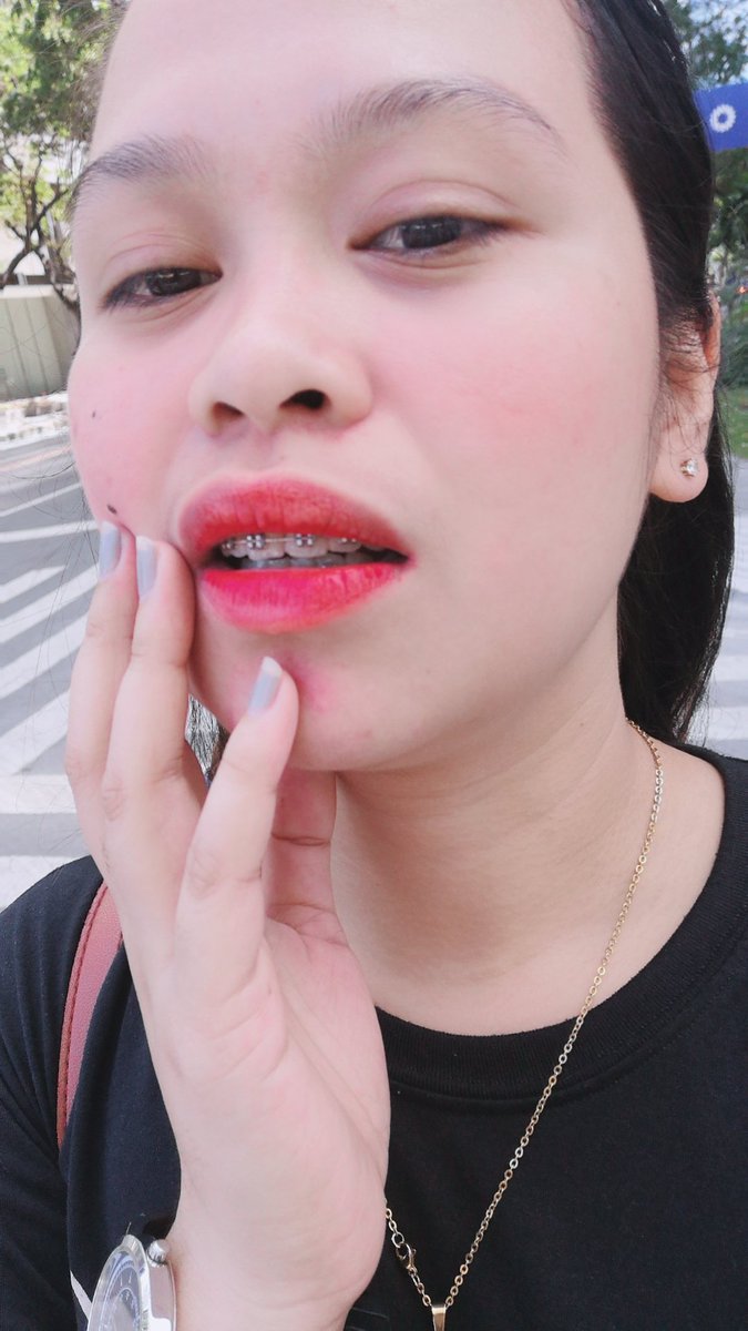 aning_shing's tweet photo. Liza, ikaw nman maghashtag sa akin ng maiba nman. Hahahaha

#amfee
#LizaSoberano
#lizasoberanochallenge https://t.co/nitjZGBJq0