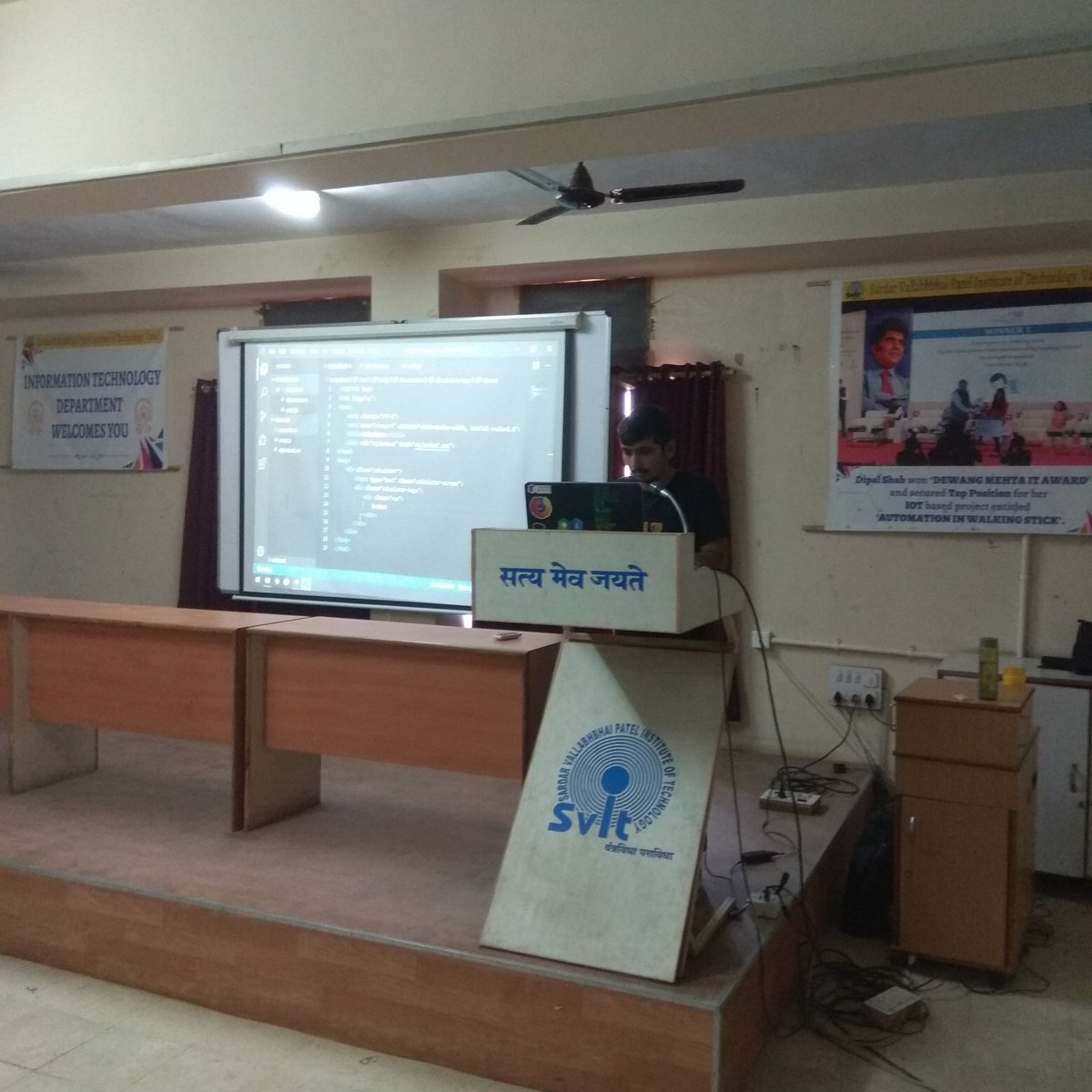 HMauny_29's tweet image. Progate : WOL Day 8 meetup begins.....@shah_naivedh taking up the session....😁
@progateEN #code2success