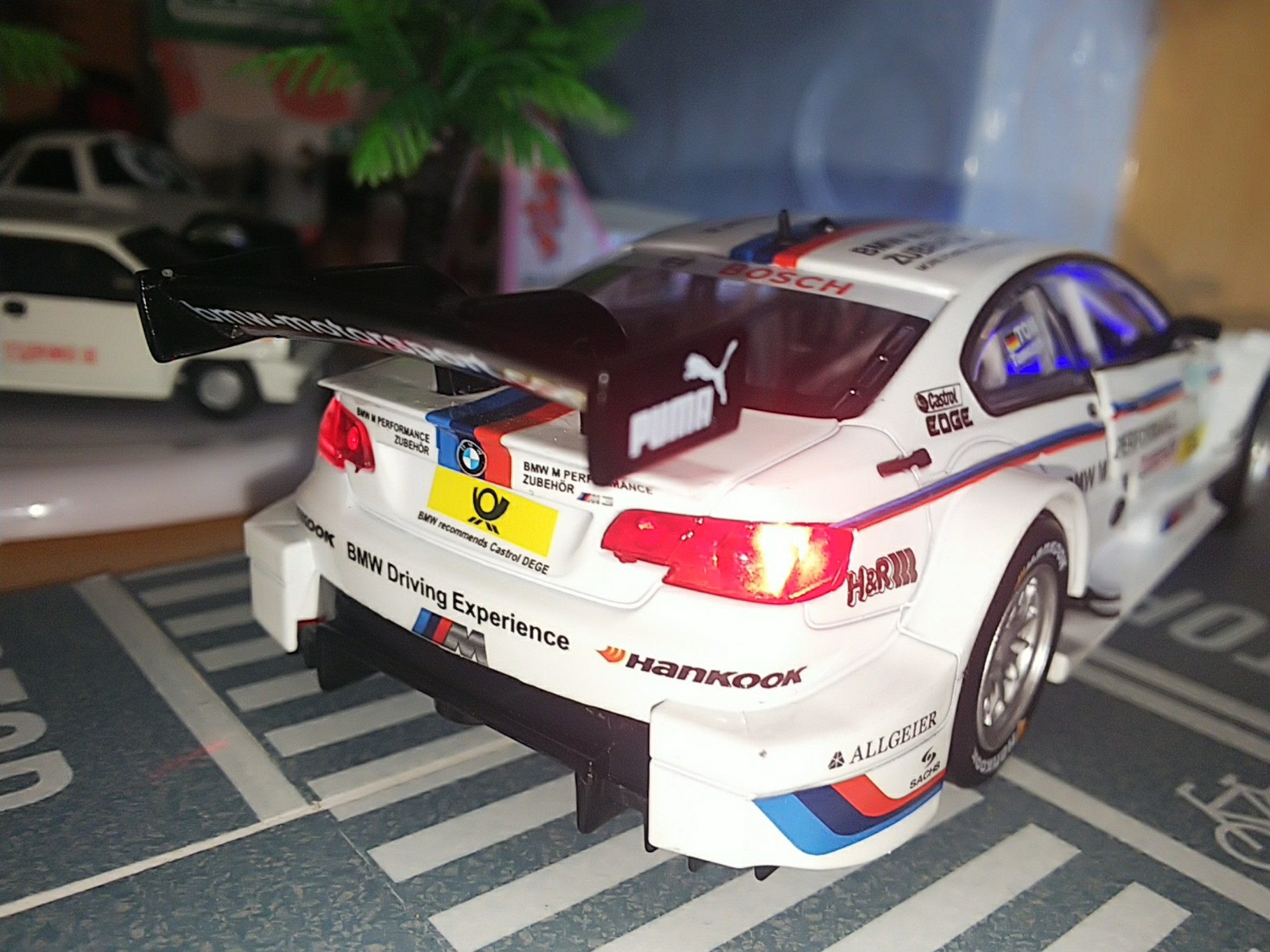 ゴールドマンさん على تويتر 昔トイザらスで千円位で買った ファストレーン1 32 Bmw Dtm E92 ボンネットと左右のドアが開閉 ドア開閉時は クラクションかアラーム音が鳴り さらに前輪サスを押し込むとエンジン始動音と走行音が鳴る ヘッド Amp リアのライトも音声と