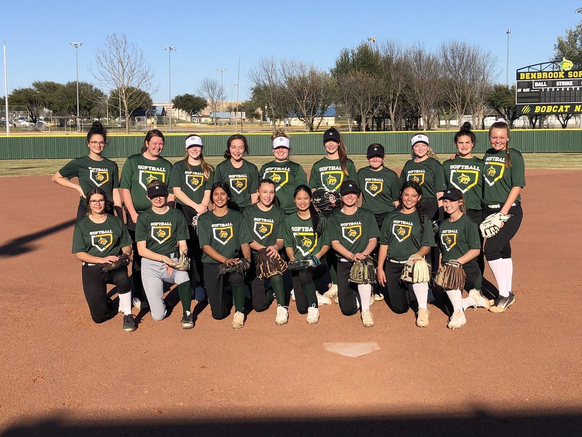 The whole gang is together...sun’s out gun’s out! #DONTRUNONUS #SLIPUPANDYOUROUT #NEWFIELD #ONEJOB