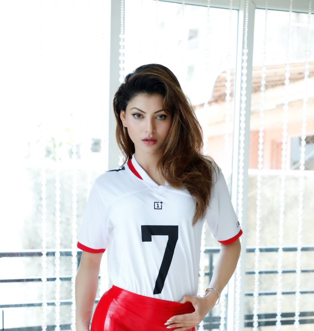 Leelaks20's tweet photo. Wishing you a Very Happy Birthday @UrvashiRautela Have a great year and life ahead!🥳😍🎂

#HappyBirthdayUrvashiRautela 

#UrvashiRautela 🎂🎊🎈 https://t.co/8AsncHnqML