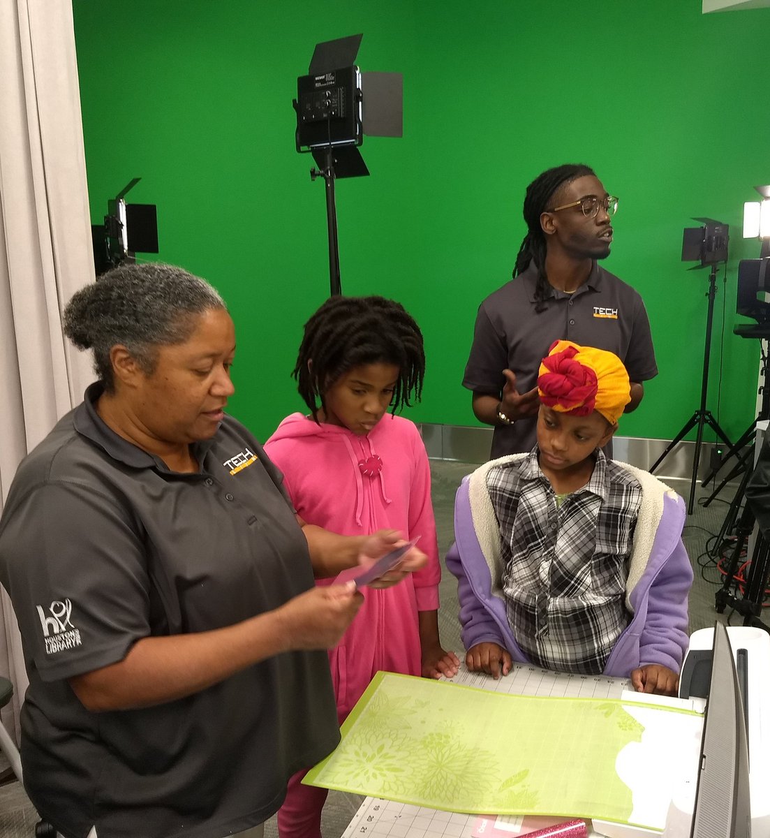 YouHavePurpose's tweet image. It was great to visit our friends @houstonlibrary Scenic Woods #TechLink today and discover a new @OfficialCricut Maker there! We&apos;re planning to purchase one soon, so this was perfect timing. Thanks to Chrishelle and Ken for being as helpful as always. 😊 #HPLTechLINK