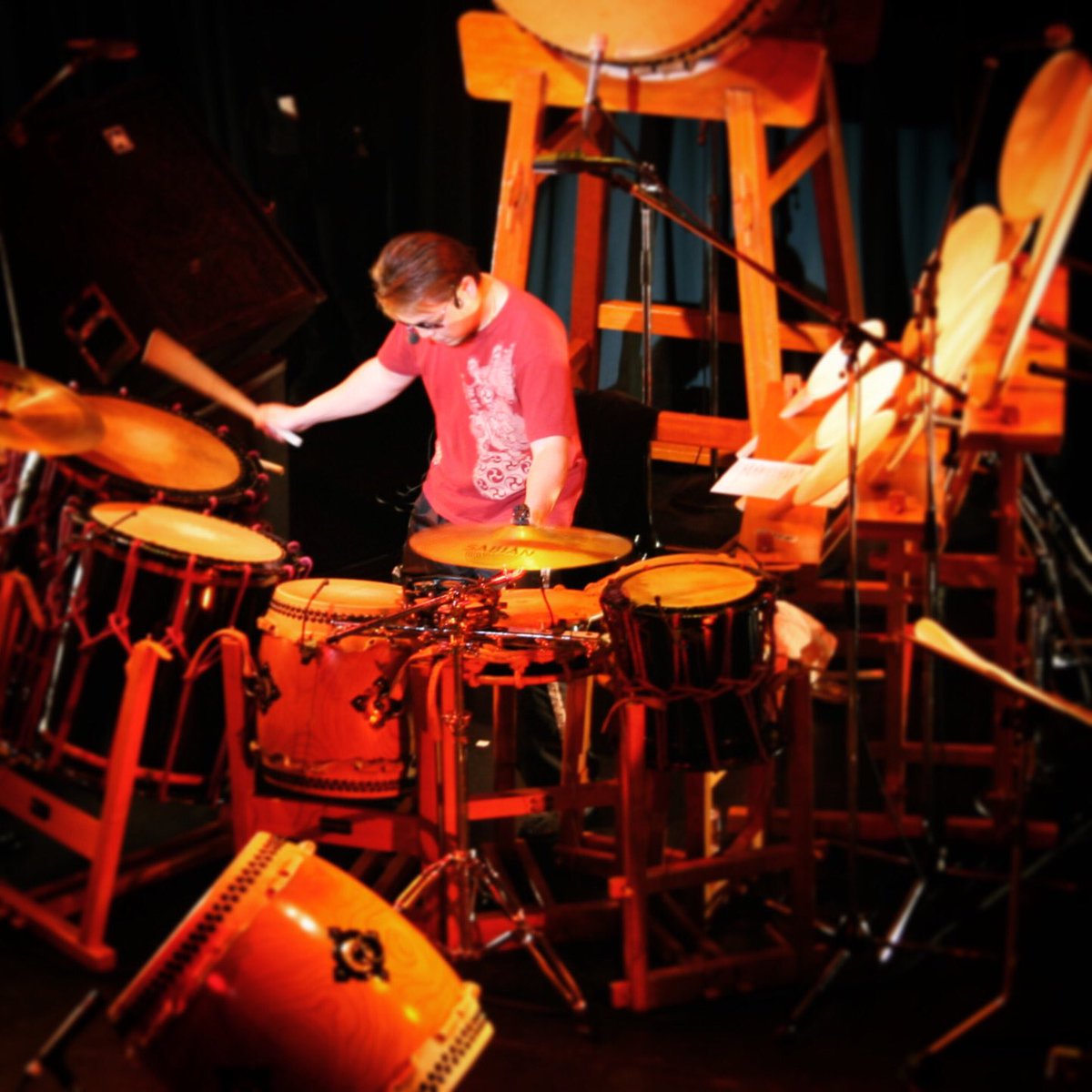 HirokiMiki33's tweet photo. “SUPER WADAIKO” HIROKI MIKI
<Super Japanese Drums>
“スーパー和太鼓” 御木裕樹
#hirokimiki #御木裕樹 #japanesedrums #worldmusic #taikodrums #taiko #musicartist #drumming #drums #traditionaldrum #wadaiko #drummer #entertainer #スーパー和太鼓 #和太鼓奏者 #和太鼓 #和楽器 #太鼓 https://t.co/cDlZhYt3XB